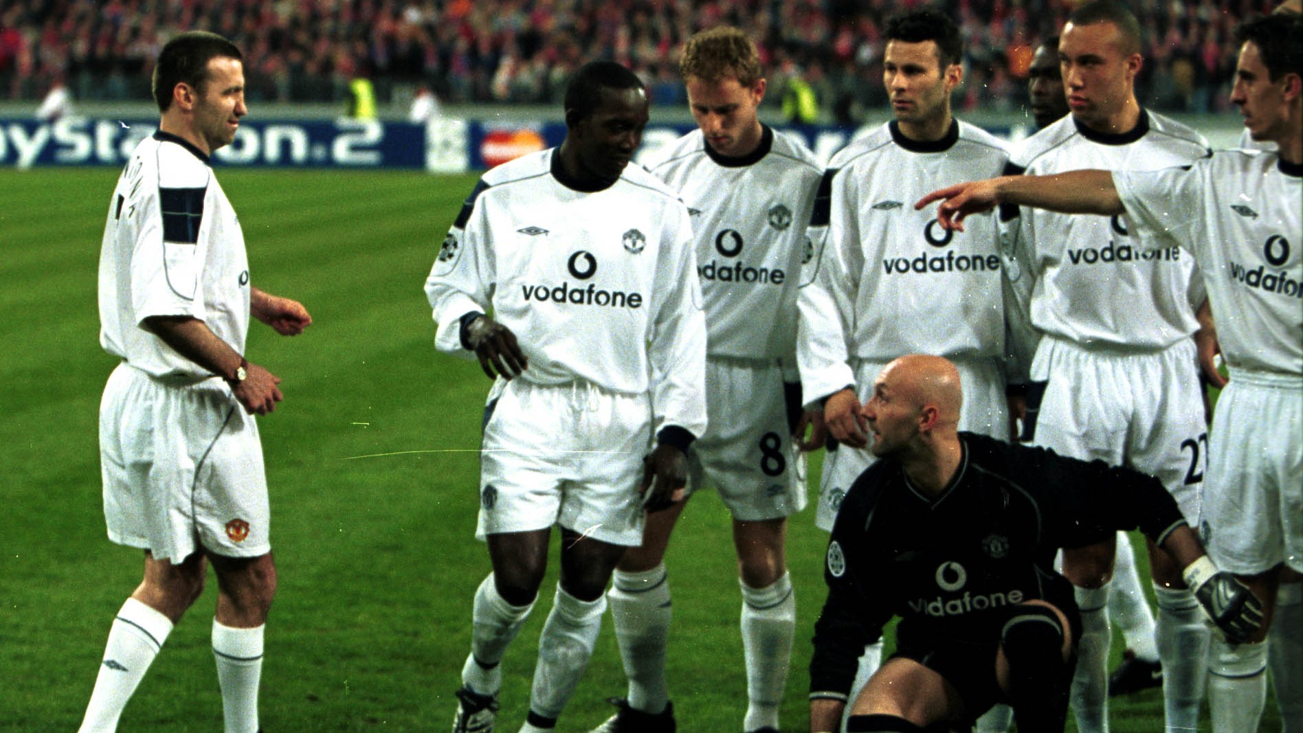 Barthez's face says it all (©Shaun Botterill/ALLSPORT)
